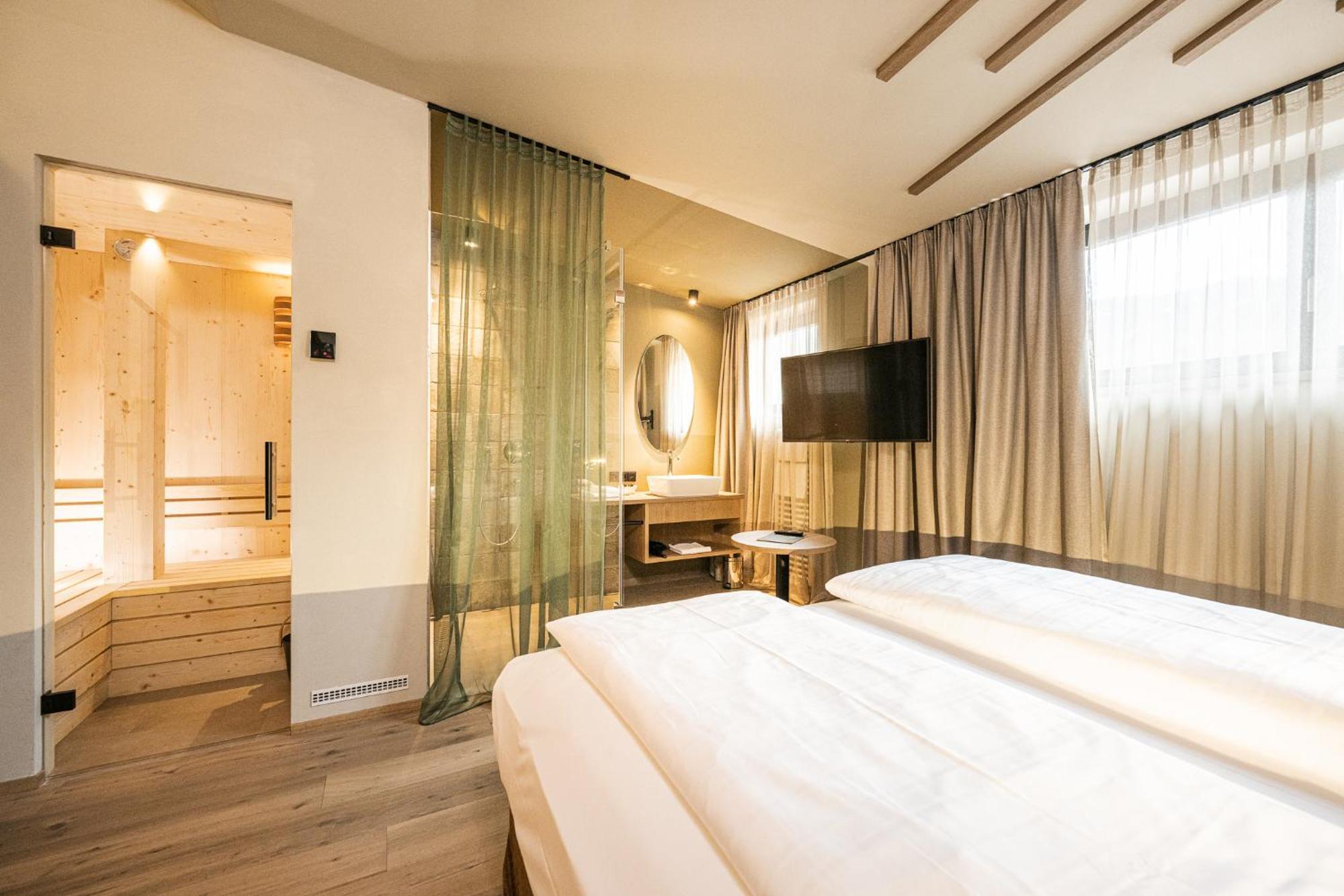 Hotel Löwe Innichen Buitenkant foto