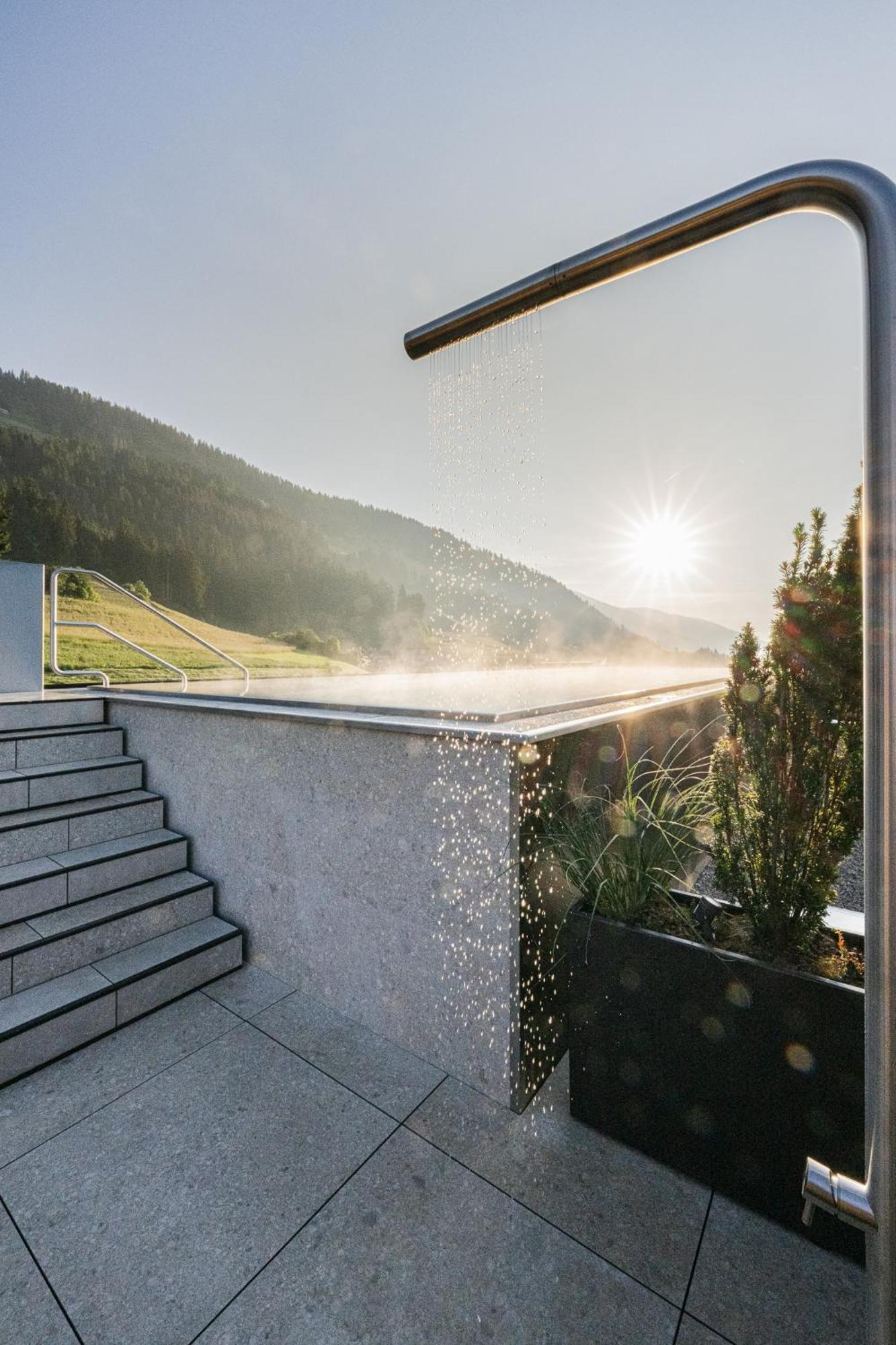 Hotel Löwe Innichen Buitenkant foto