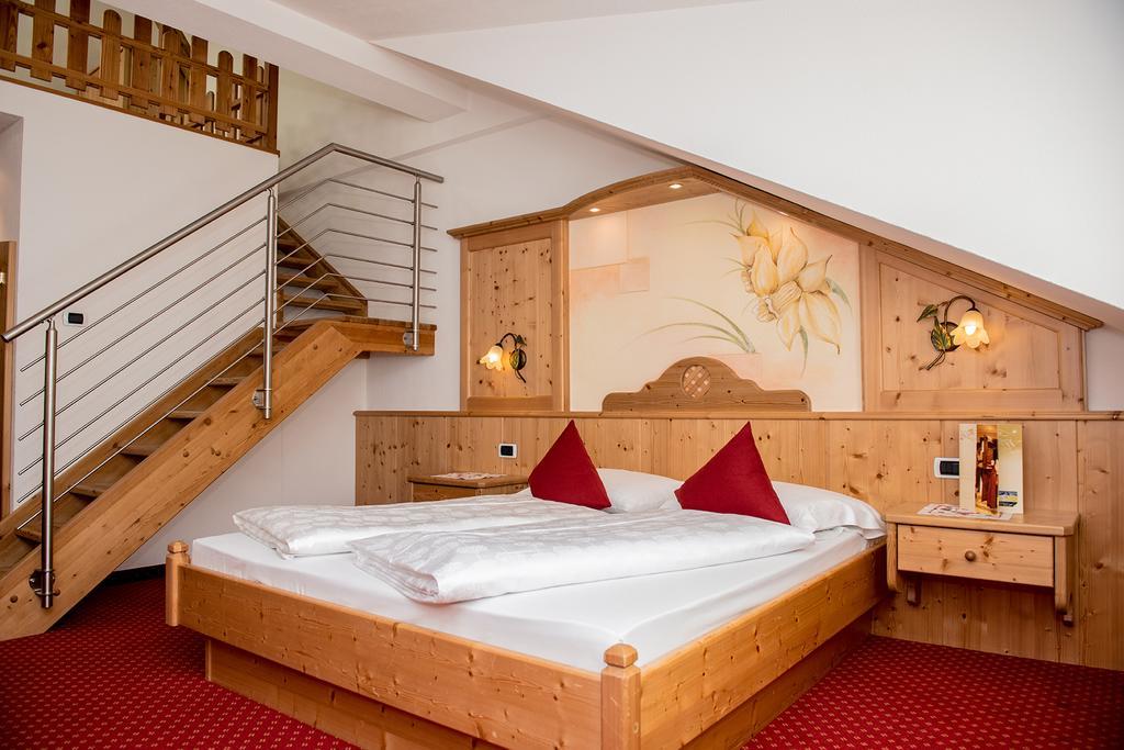 Hotel Löwe Innichen Buitenkant foto