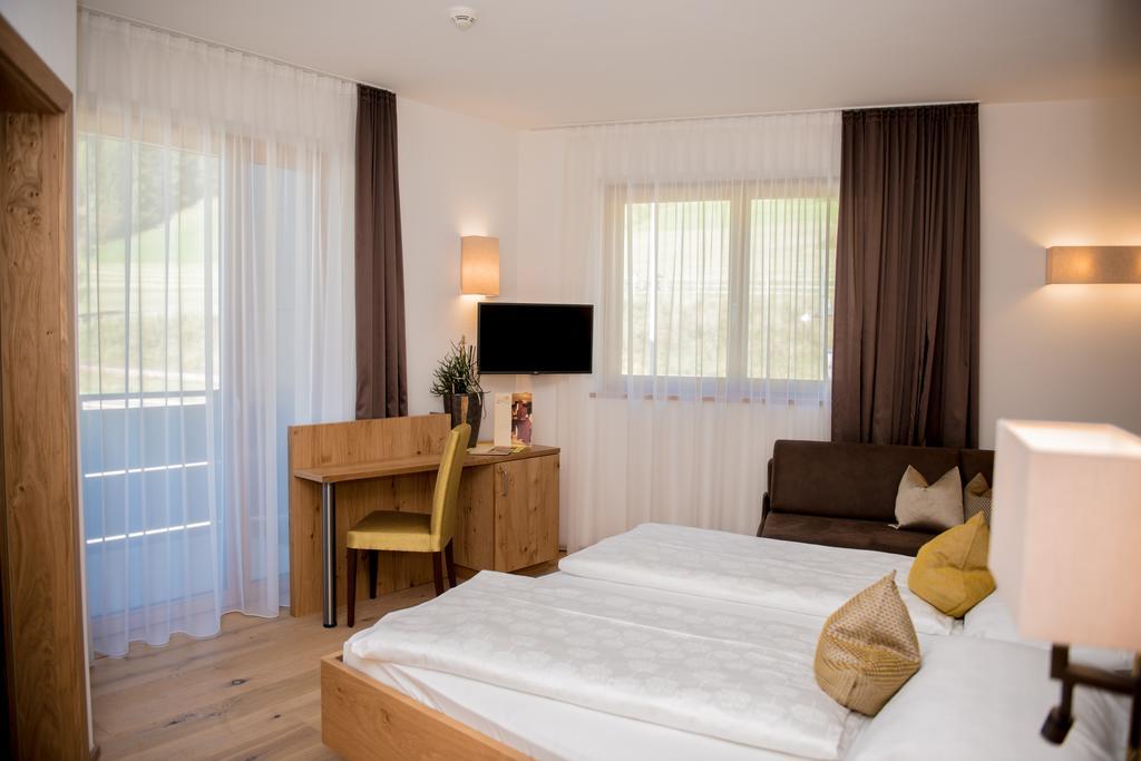 Hotel Löwe Innichen Buitenkant foto