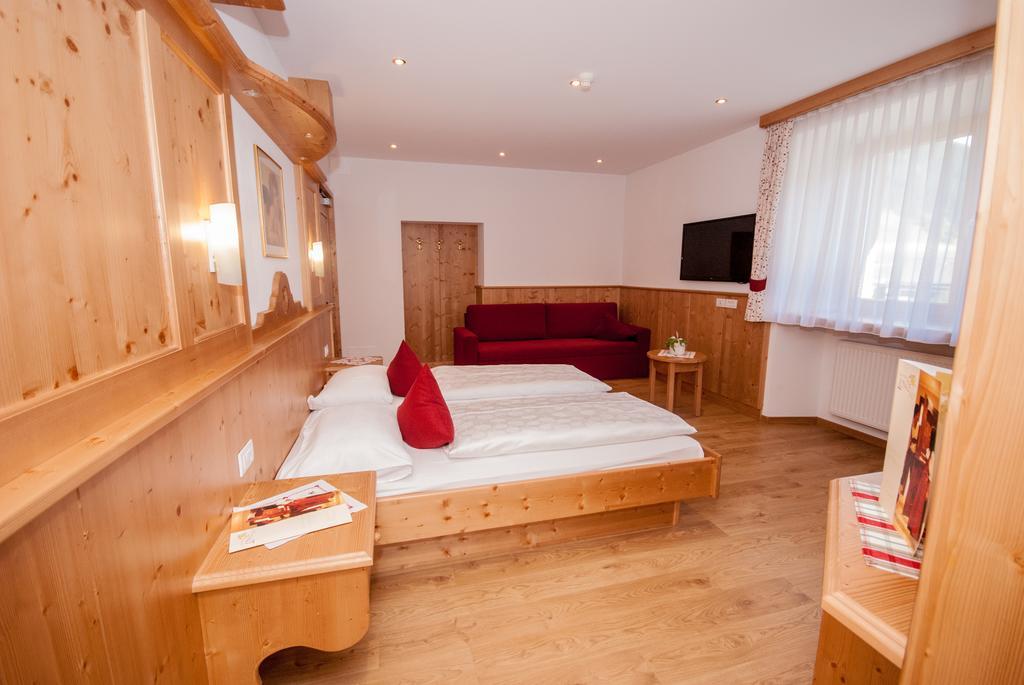 Hotel Löwe Innichen Buitenkant foto
