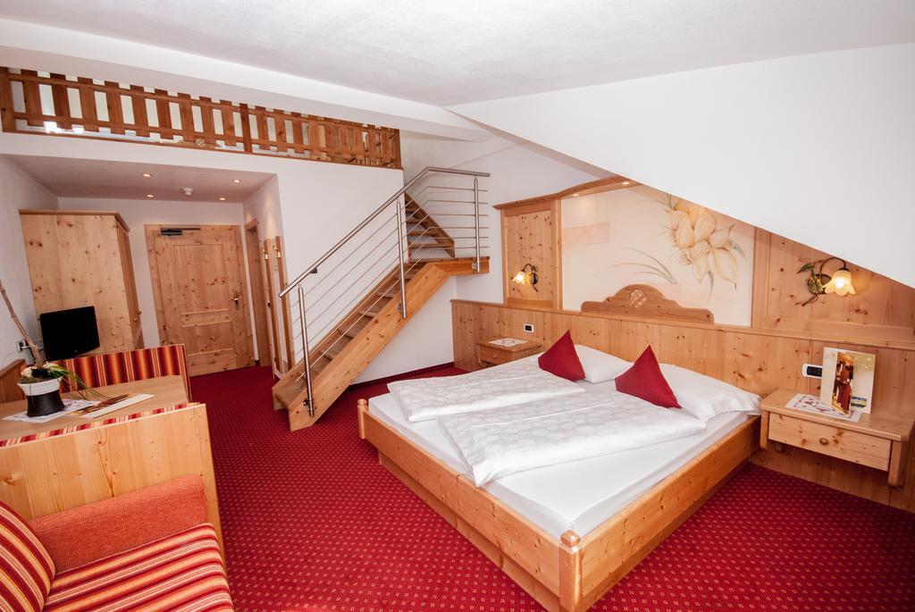 Hotel Löwe Innichen Buitenkant foto