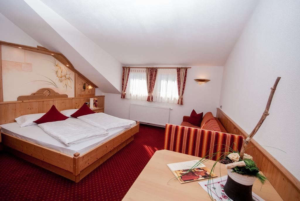 Hotel Löwe Innichen Buitenkant foto