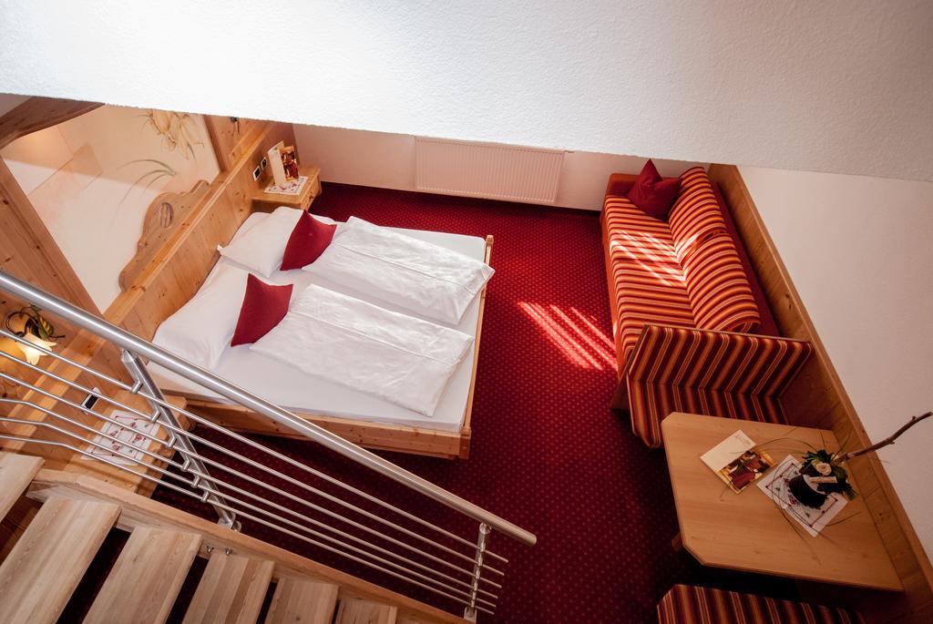Hotel Löwe Innichen Buitenkant foto