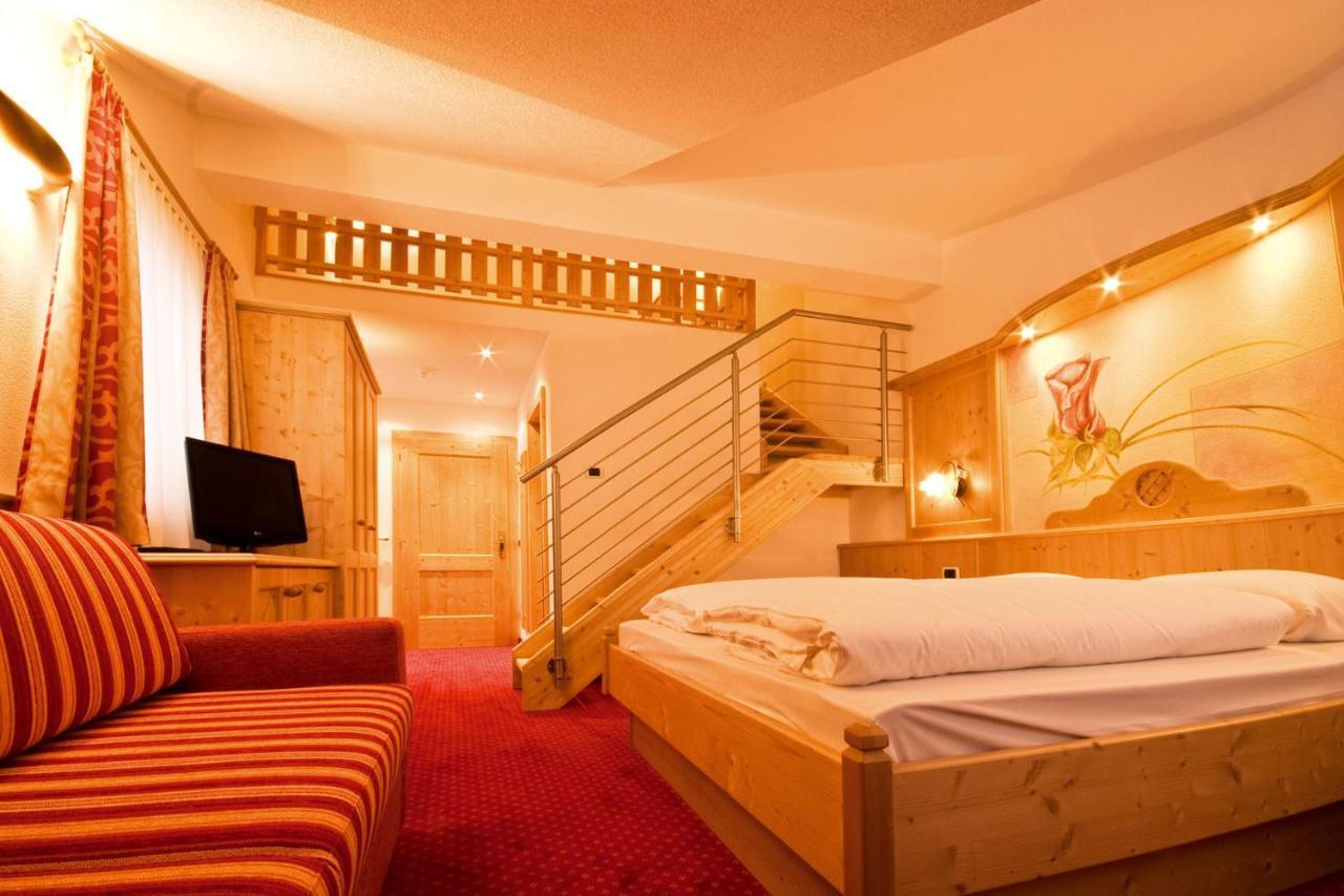 Hotel Löwe Innichen Buitenkant foto